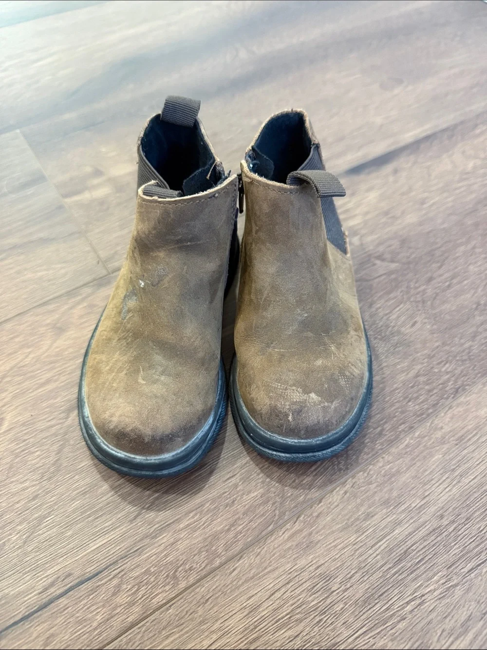Zara boys boot, size 23